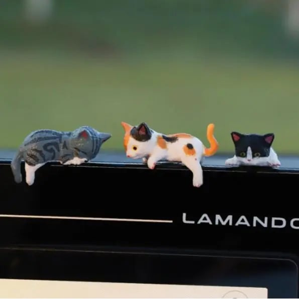 🔥 Hand-Painted Mini Cat Desk Figurines – Set of 5 Cute Cartoon Kitty Companions