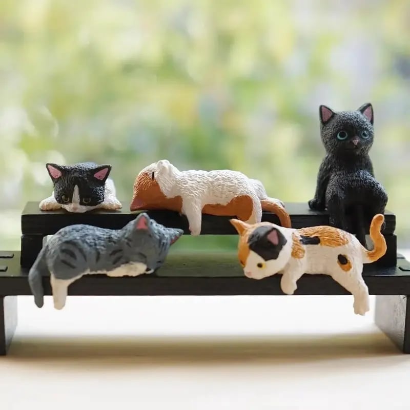 🔥 Hand-Painted Mini Cat Desk Figurines – Set of 5 Cute Cartoon Kitty Companions