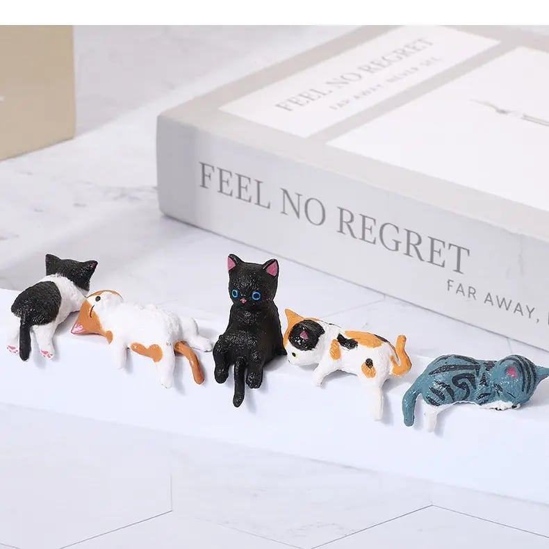 🔥 Hand-Painted Mini Cat Desk Figurines – Set of 5 Cute Cartoon Kitty Companions