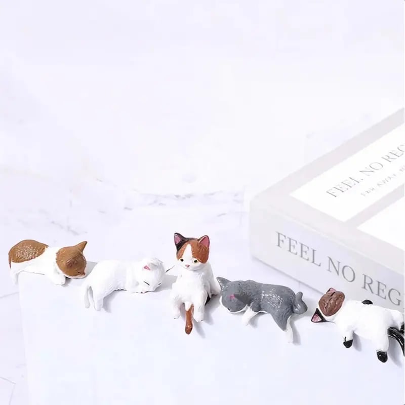 🔥 Hand-Painted Mini Cat Desk Figurines – Set of 5 Cute Cartoon Kitty Companions
